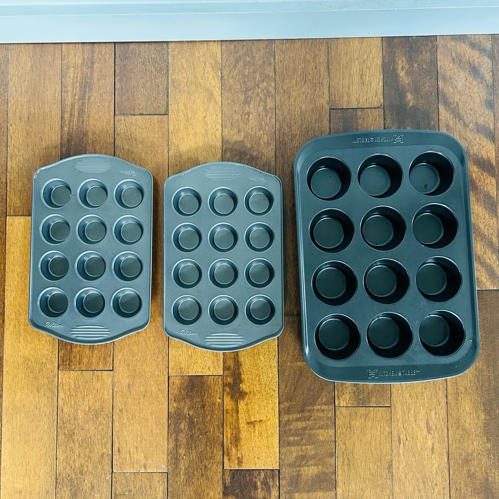 Wilton Non-Stick Gray Baking Pan Set